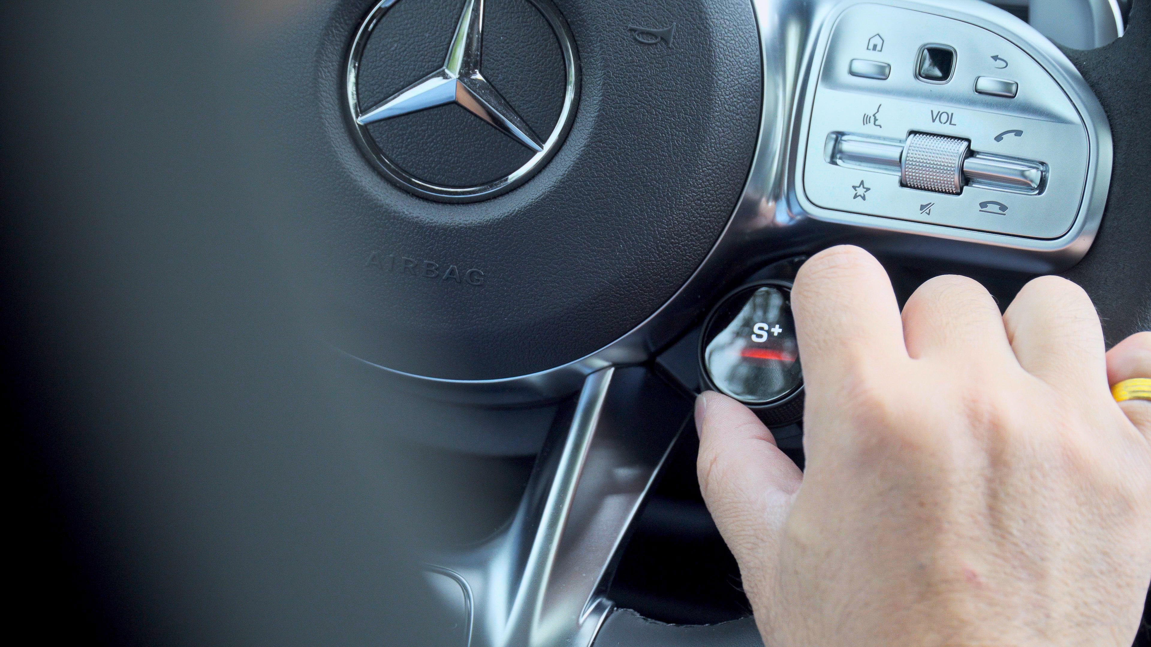Mercedes-AMG GLA 45 S-GLA 45 S-GLA steering wheel